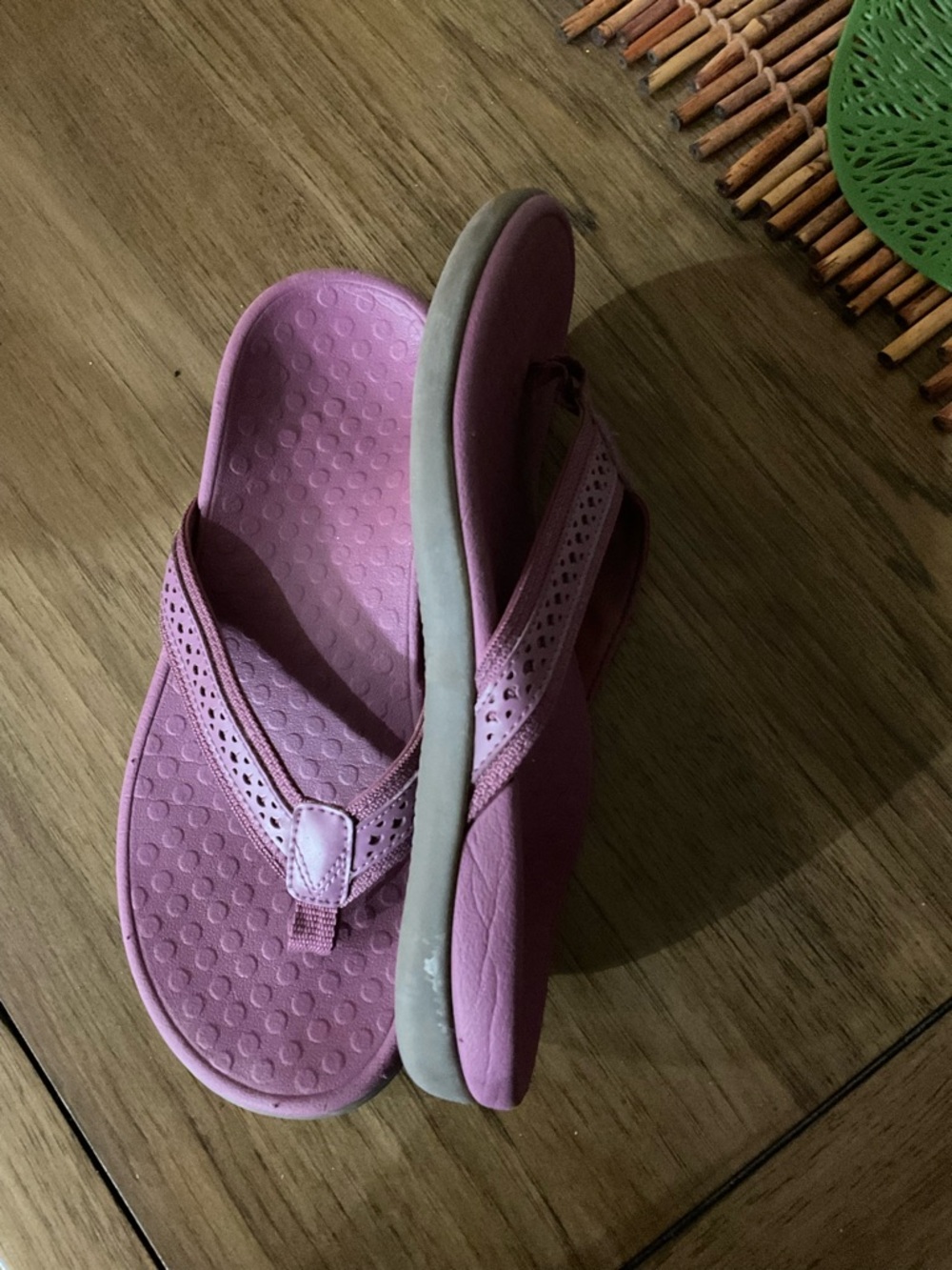 Vionic Tide Perf Women's Thong Flip Flops Sandals Size 7,